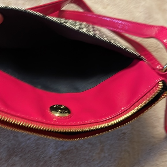 Adorable Tommy Hilfiger purse - Picture 6 of 7